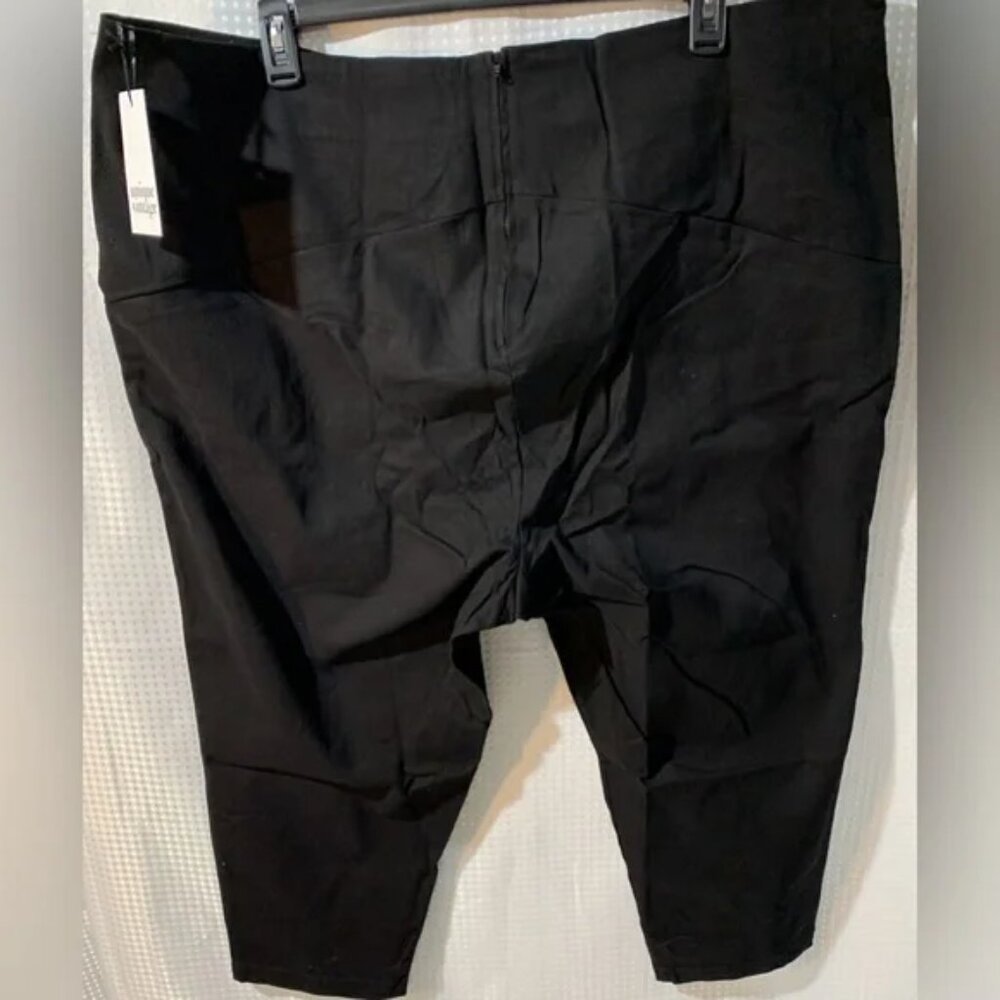 Unique Vintage Black Capri Pants - Picture 4 of 9